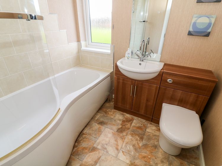 16 Sherwood Lodge South Lakeland Leisure Village Carnforth The Lake District And Bria Self Catering Holiday Cottage - Lakeland Tile And Bathroom 16 Sherwood Lodge South Lakeland Leisure Village Carnforth The Lake District And Bria Self Catering Holiday Cottage - Lakeland Tile And Bathroom