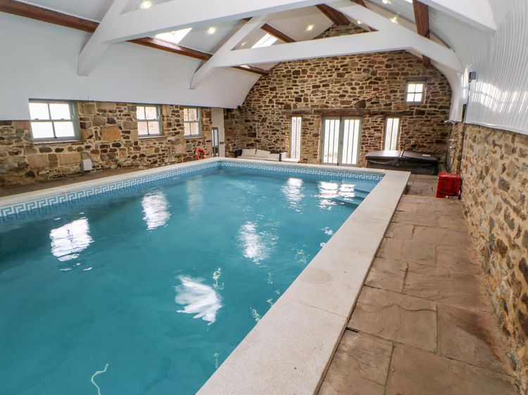 pet friendly holiday cottages with indoor swimming pool