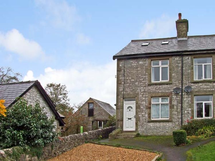 Sunny Bank Chelmorton Peak District Self Catering Holiday