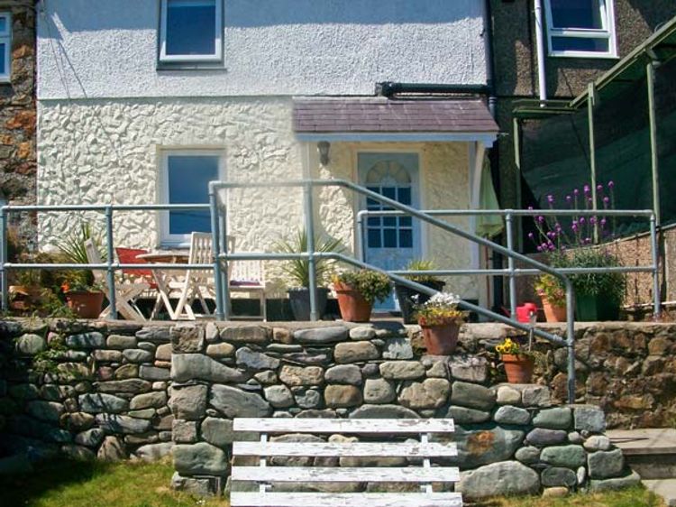 Beach Cottage Pwllheli Self Catering Holiday Cottage