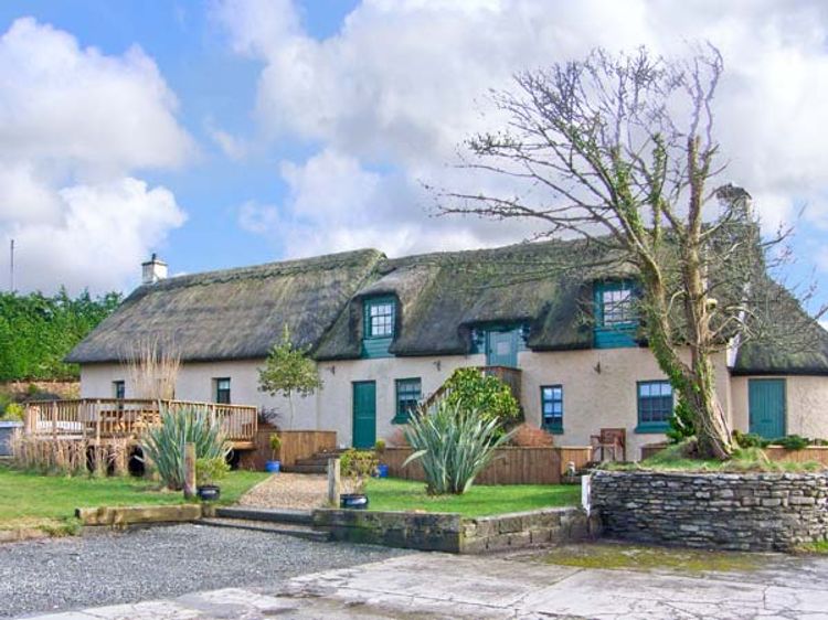 Thatched Farmhouse Lampeter Self Catering Holiday Cottage