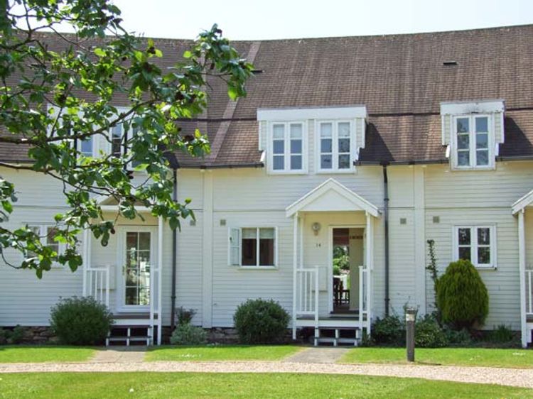 Poppy Lodge Cotswold Water Park Cerney Wick Self Catering