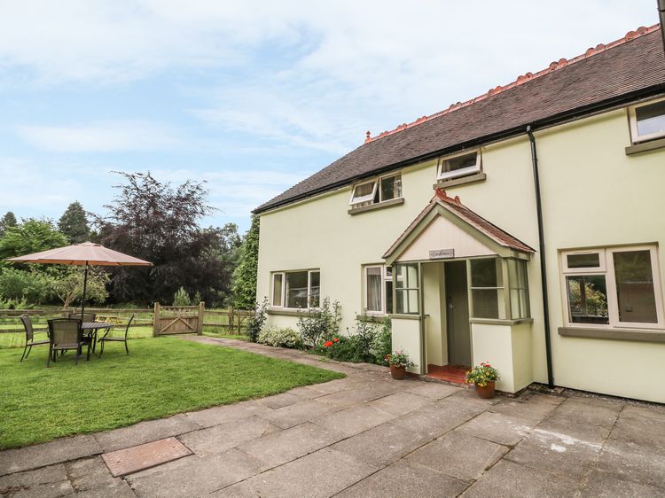 Gardener S Cottage Llanwrthwl Self Catering Holiday Cottage