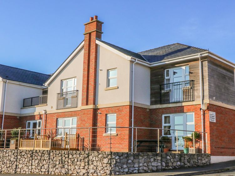Beach View Benllech Self Catering Holiday Cottage
