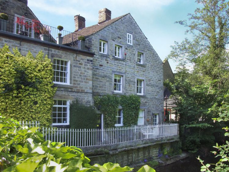 2 Brookside Cottage Baslow Peak District Self Catering