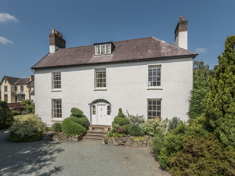 The Old Schoolhouse And Cottage Bishop S Castle Castlegreen