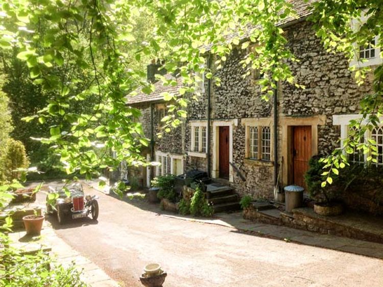 73 Ravensdale Cottages Cressbrook Peak District Self