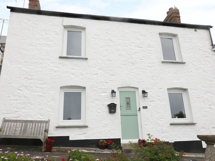 4 Coastguard Cottages Coverack Cornwall Self Catering