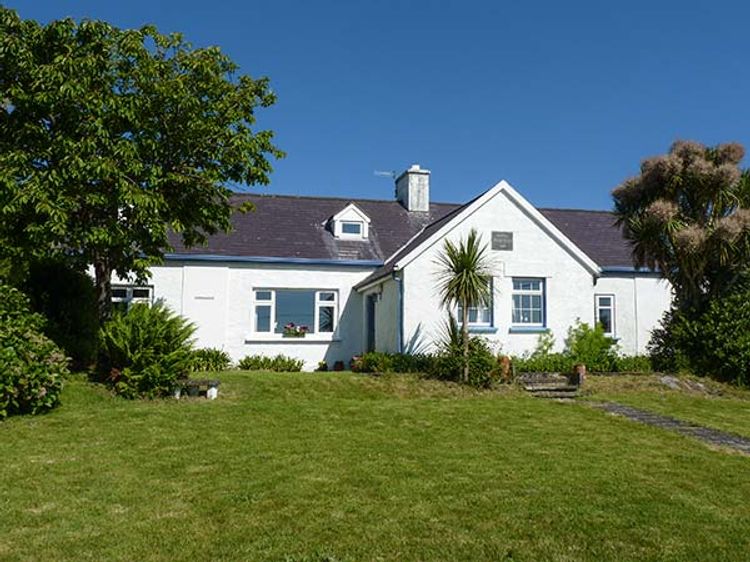 Cuascrome House Caherciveen - Cahersiveen Co. Kerry. Large Capacity | Private Cottage | Seaview Cuascrome House Boola Caherciveen Ring Of Kerry Ireland