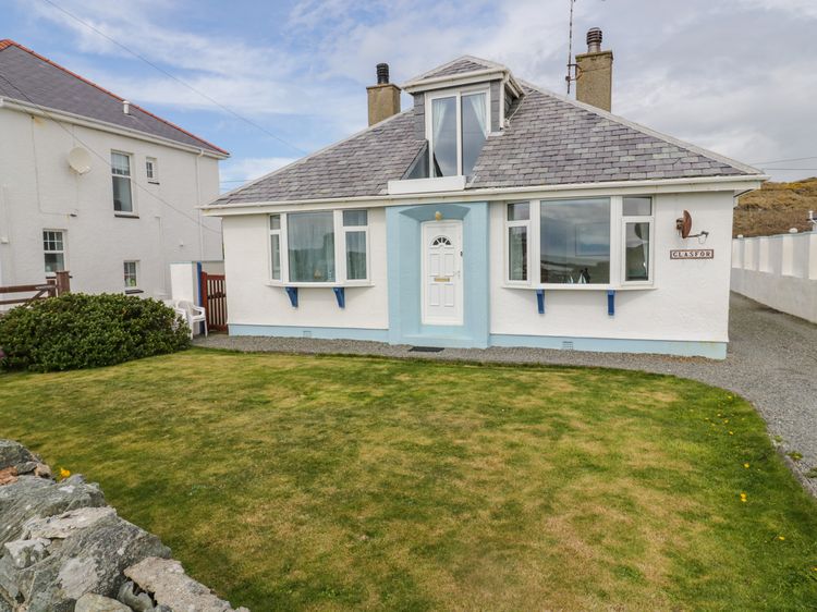 Glasfor Trearddur Bay Isallt Bach Self Catering Holiday Cottage