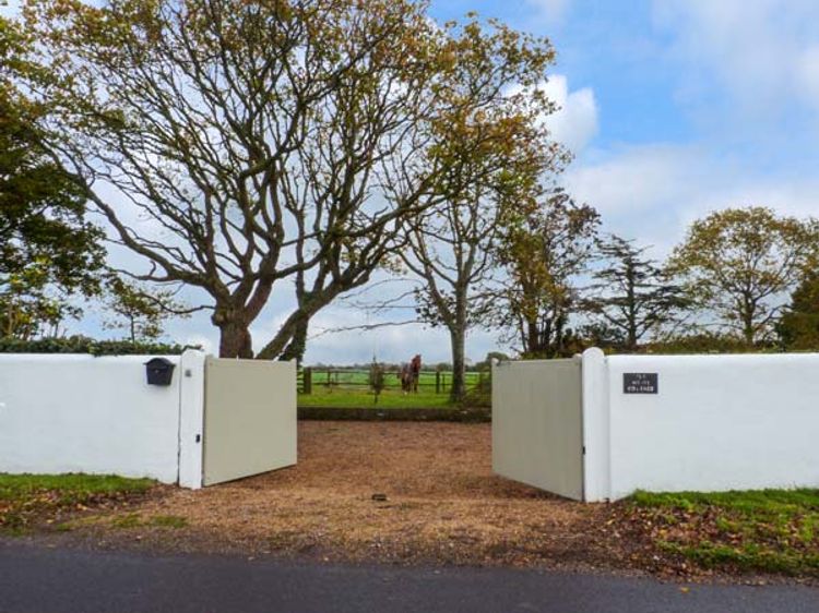 The White Cottage Birdham South Of England Self Catering