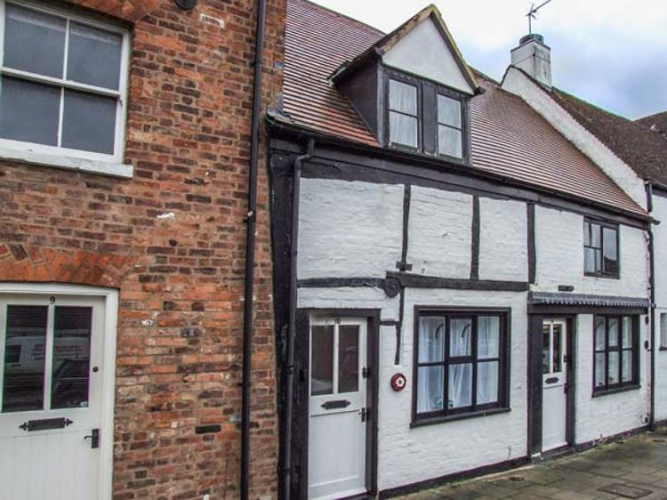 Tudor Rose Cottage Tewkesbury Self Catering Holiday Cottage