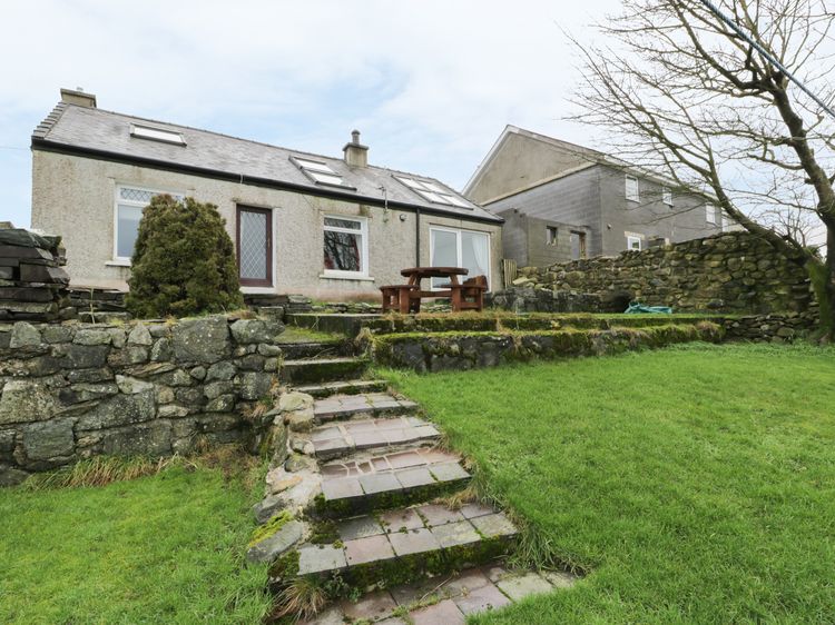 Bryn Awelon Caernarfon Self Catering Holiday Cottage