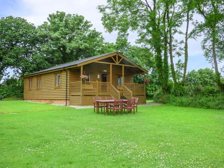 Tarka S Holt Log Cabin Great Torrington Berry Cross Devon