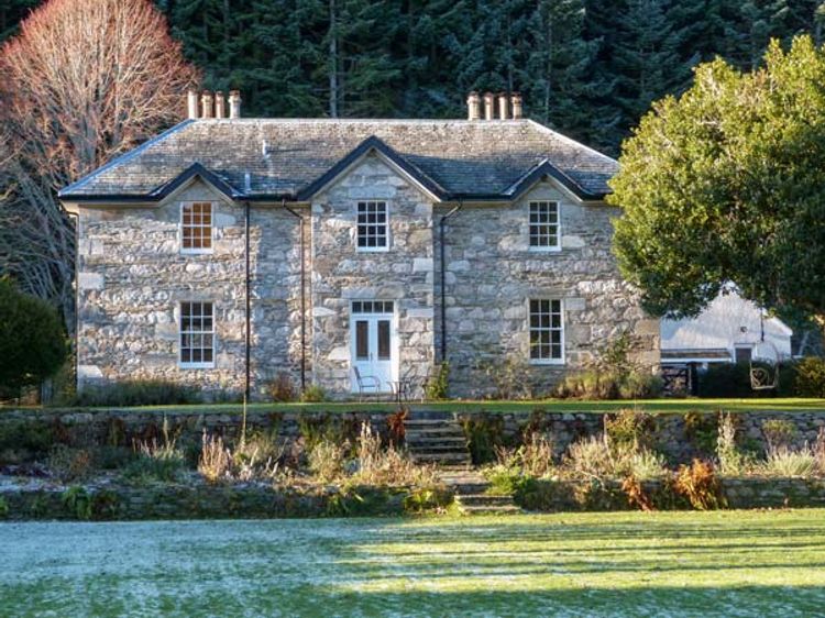 Dalvrecht Manse Tomintoul Bridge Of Brown Self Catering