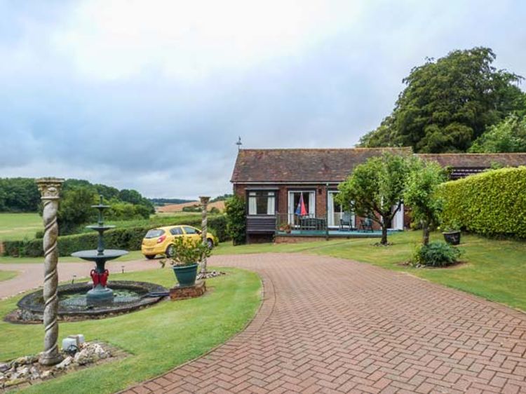 Monks Cottage Faversham Throwley South Of England Self