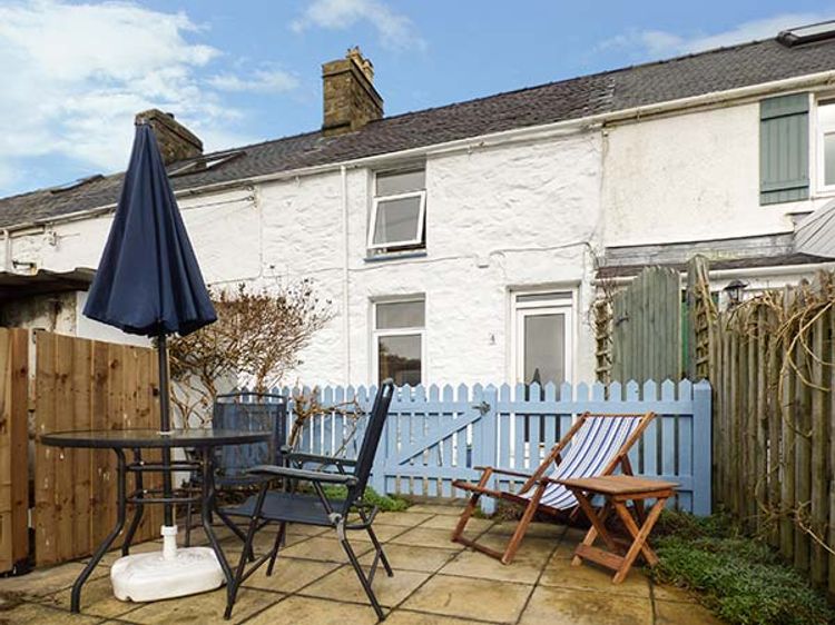 Merlin Llithfaen Self Catering Holiday Cottage