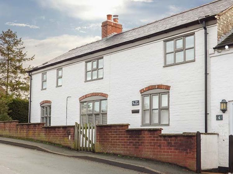Top House Kingswood And Forden Kingswood Self Catering