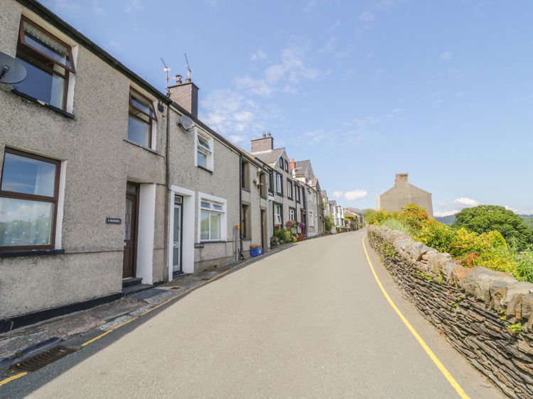 4 Noddfa Penrhyndeudraeth Self Catering Holiday Cottage