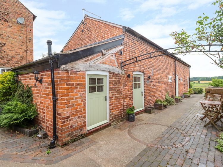 The Dairy Tarporley Eaton Self Catering Holiday Cottage