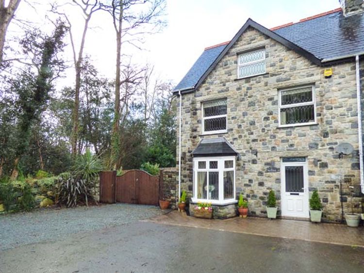 Tan Y Coed Llanbedr Self Catering Holiday Cottage