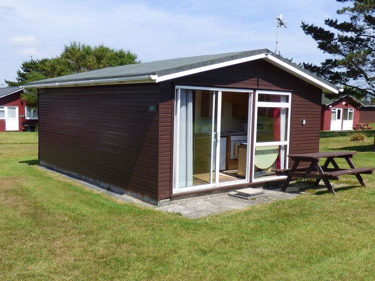 Chalet 117 St Merryn Cornwall Self Catering Holiday Cottage