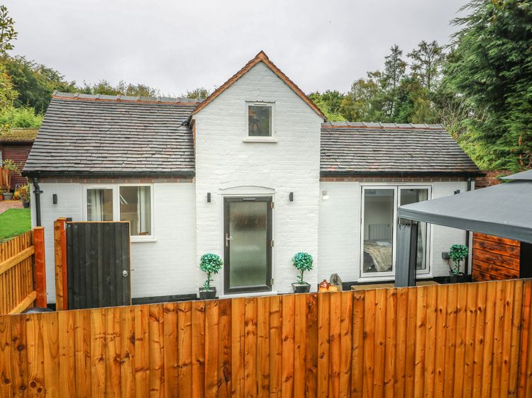 The Old Smokehouse Rugeley Slitting Mill Peak District Self Catering Holiday Cottage