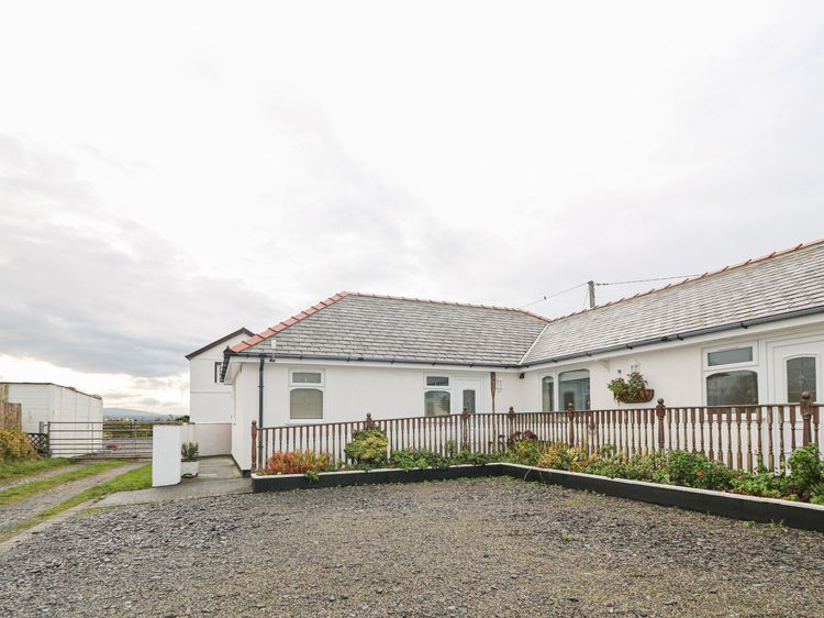 Sea Breeze Dinas Dinlle Self Catering Holiday Cottage