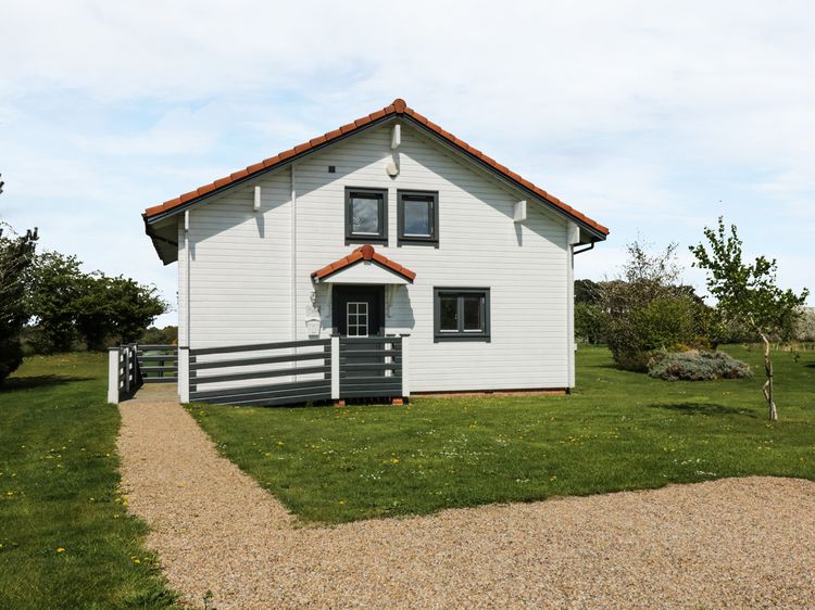 Moon Face Fritton East Anglia Self Catering Holiday Cottage