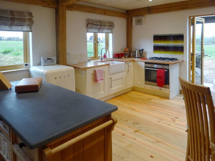 The Woodshed Upton Pyne Devon Self Catering Holiday - 