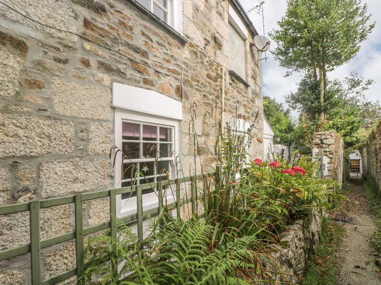 Primrose Cottage Penryn Cornwall Self Catering Holiday Cottage