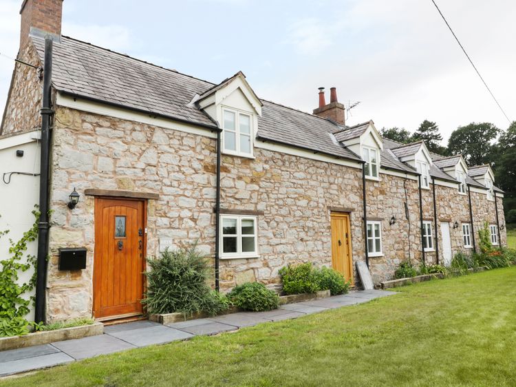 Bryn Farm Cottage Mold Bellan Self Catering Holiday Cottage