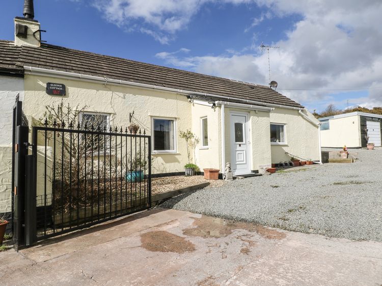 Sleeper Cottage Gwalchmai Llyn Hendref Self Catering Holiday