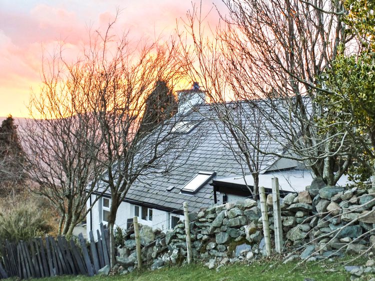 Ty Isel Bethesda Gerlan Self Catering Holiday Cottage