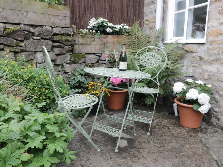 Crooked Cottage Kirkbymoorside North York Moors And Coast