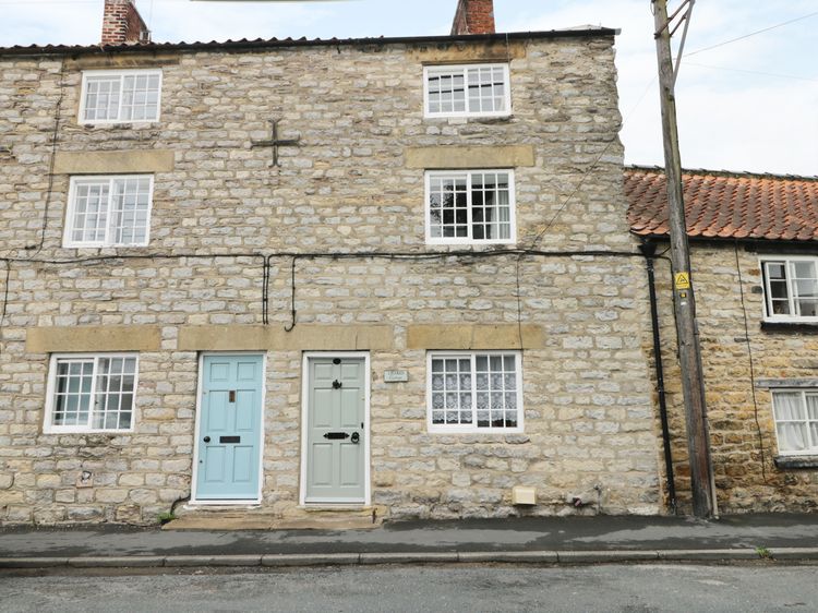 Crooked Cottage Kirkbymoorside North York Moors And Coast
