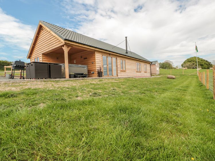 Lundy Lodge Begwyns View Hay On Wye Groesvaen Self