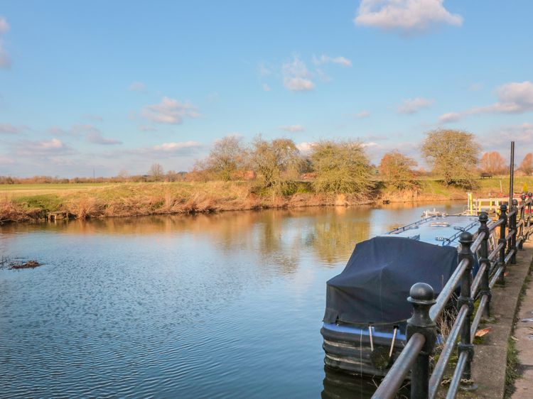 River Cottage Tewkesbury Severn Ham Self Catering Holiday