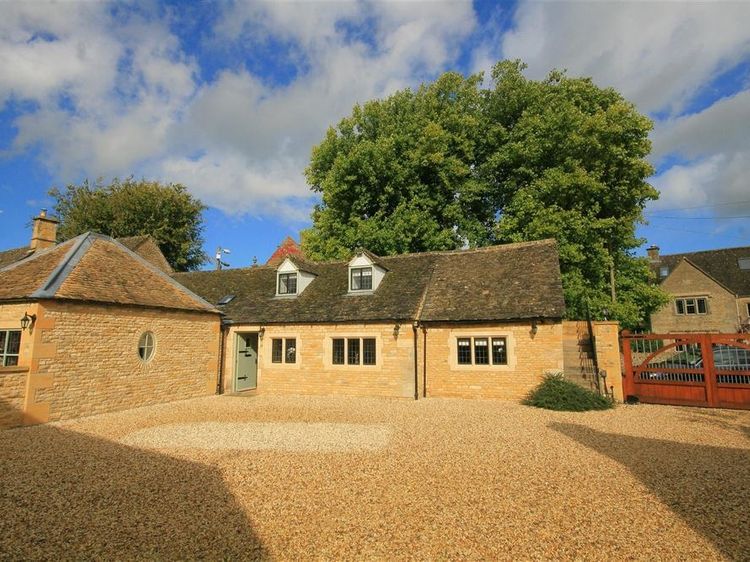 Bow House Cottage Bourton On The Water Self Catering Holiday