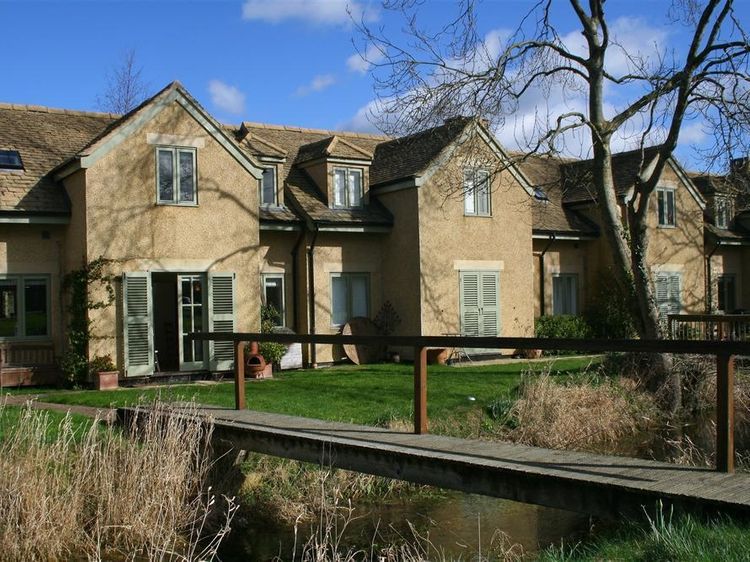 Kingfisher House Cotswold Water Park Neigh Bridge Country Park
