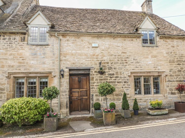 Bull Cottage Burford Self Catering Holiday Cottage