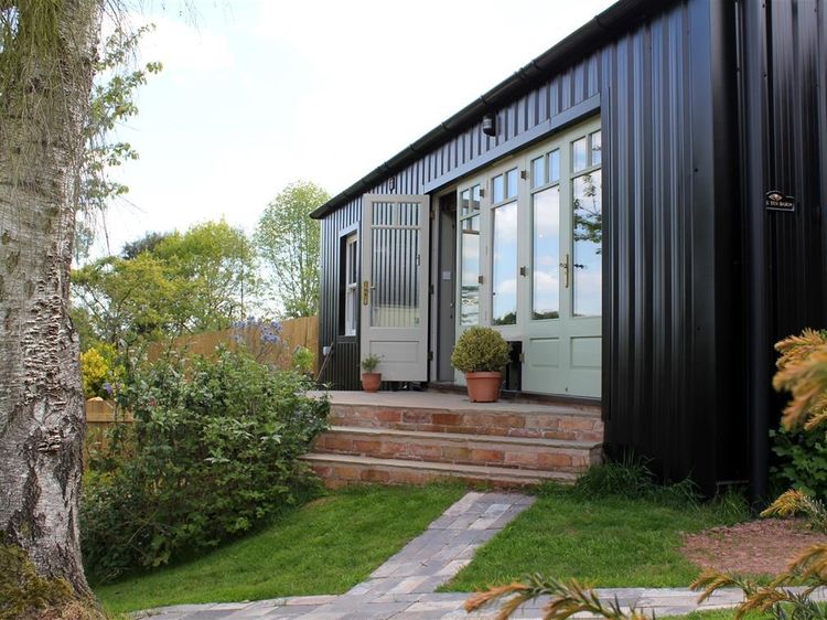 The Tin Barn Newnham On Severn Pope S Hill Self Catering