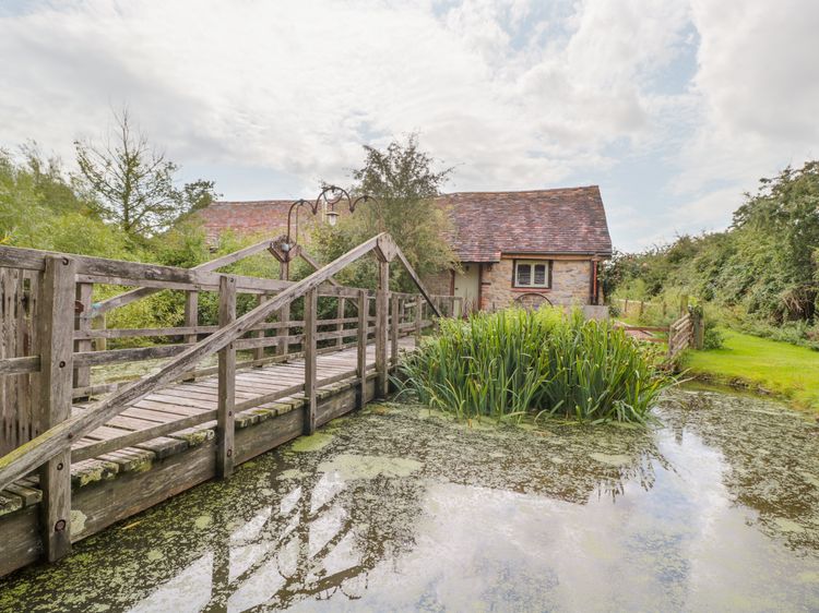 Jackdaw S Roost Cheltenham The Leigh Self Catering Holiday