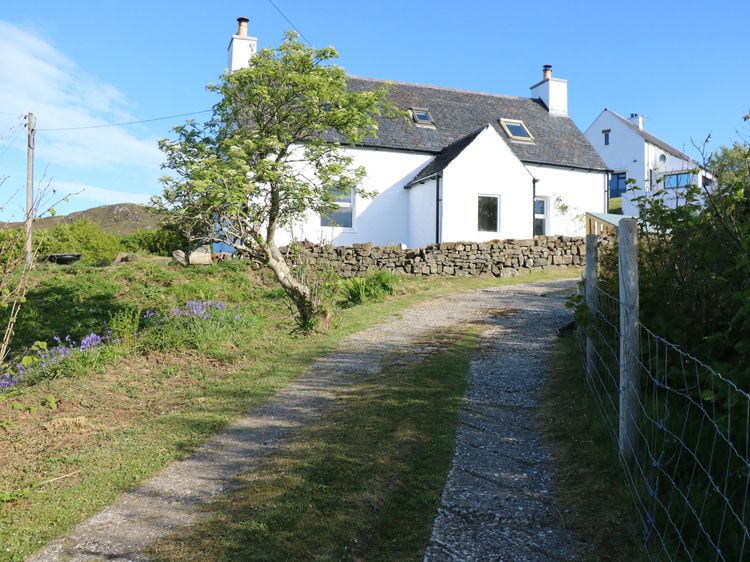 Half Of 17 Mallaig Port Na Long Self Catering Holiday Cottage