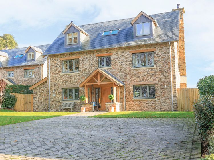 2 The Drive Hillfield Village Dartmouth Lower Wadstray Devon Self Catering Holiday Cottage