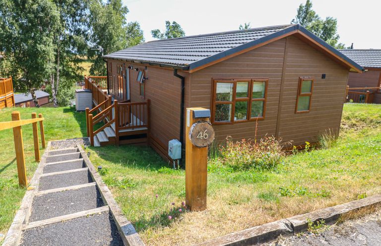 A cabin with steps leading up to it at Finnbars Lodge in Richmond