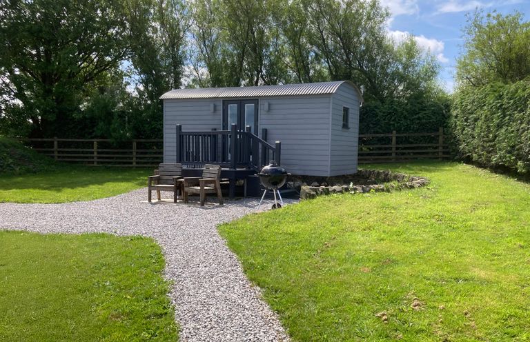 A shed with a deck and grill in a green area at Little Acre in Oxenhope