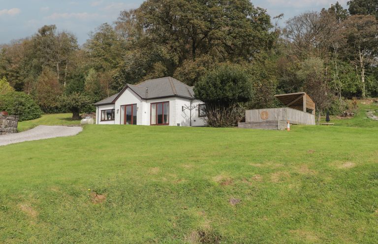 A house with yard and deck at The Lodge in Bridgend