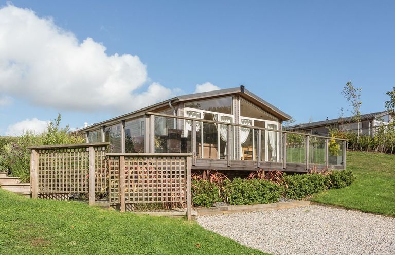 A house with a deck and garden at 2 Tree Tops in Lanreath
