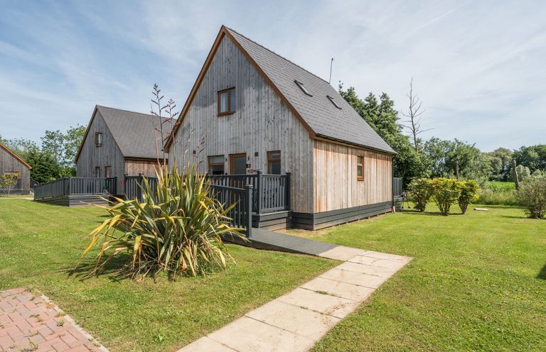 A house with a garden and pathway at Paddington Lodge near Brigg